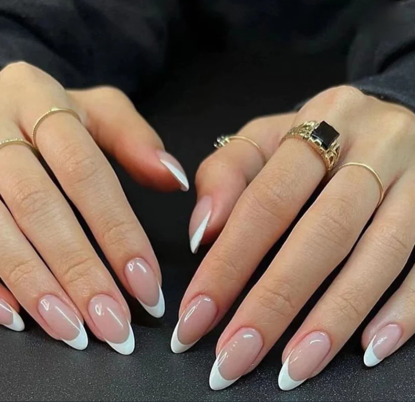 Y16 French Tip Almond Nail