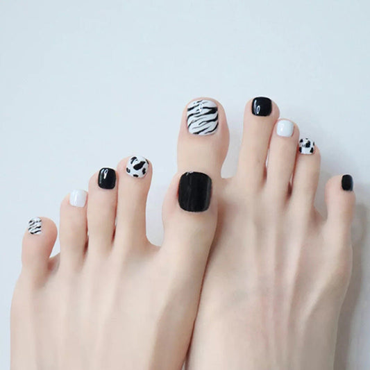 F14 Black and white zebra toenails