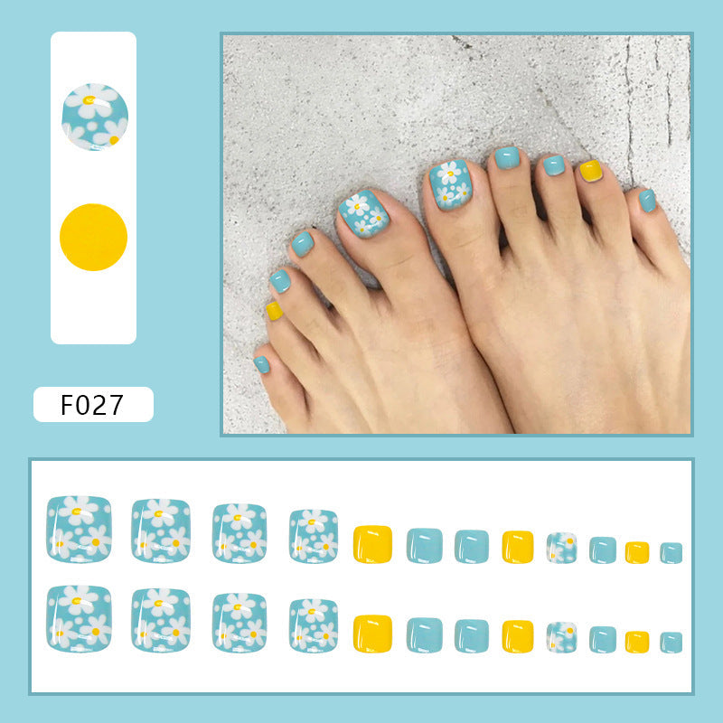 Blue daisy toe nails