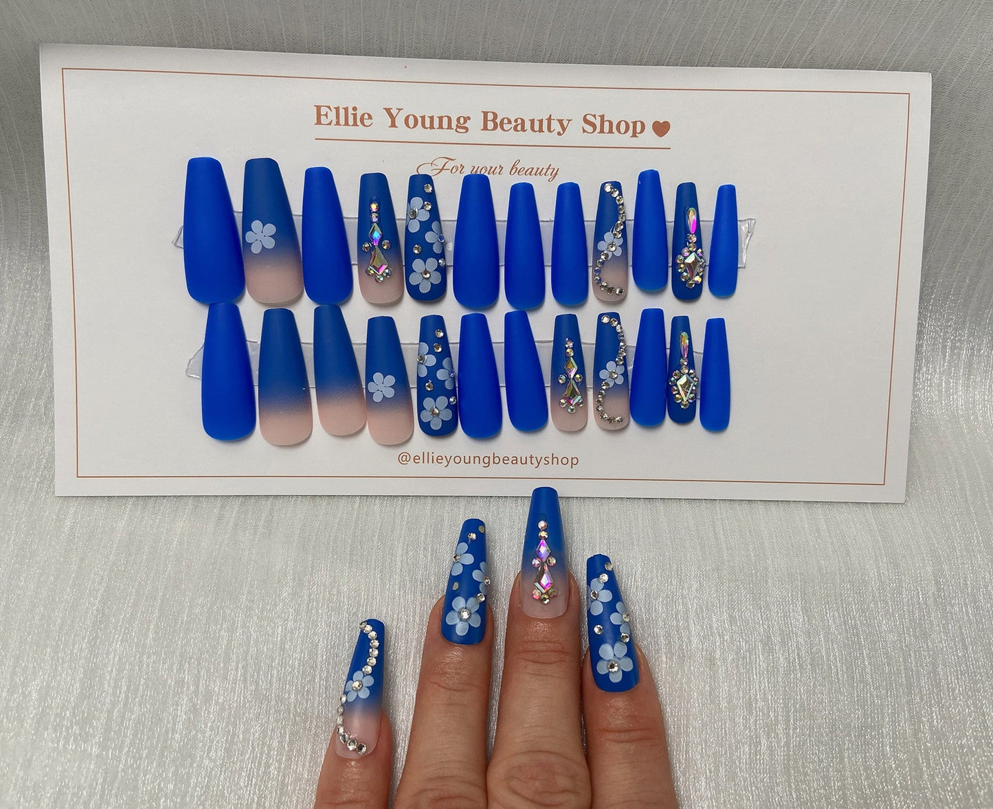 Flower Diamond Blue Presson manicure