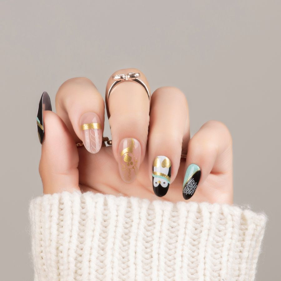 Y3 Penguin & Snowflake Oval Nail