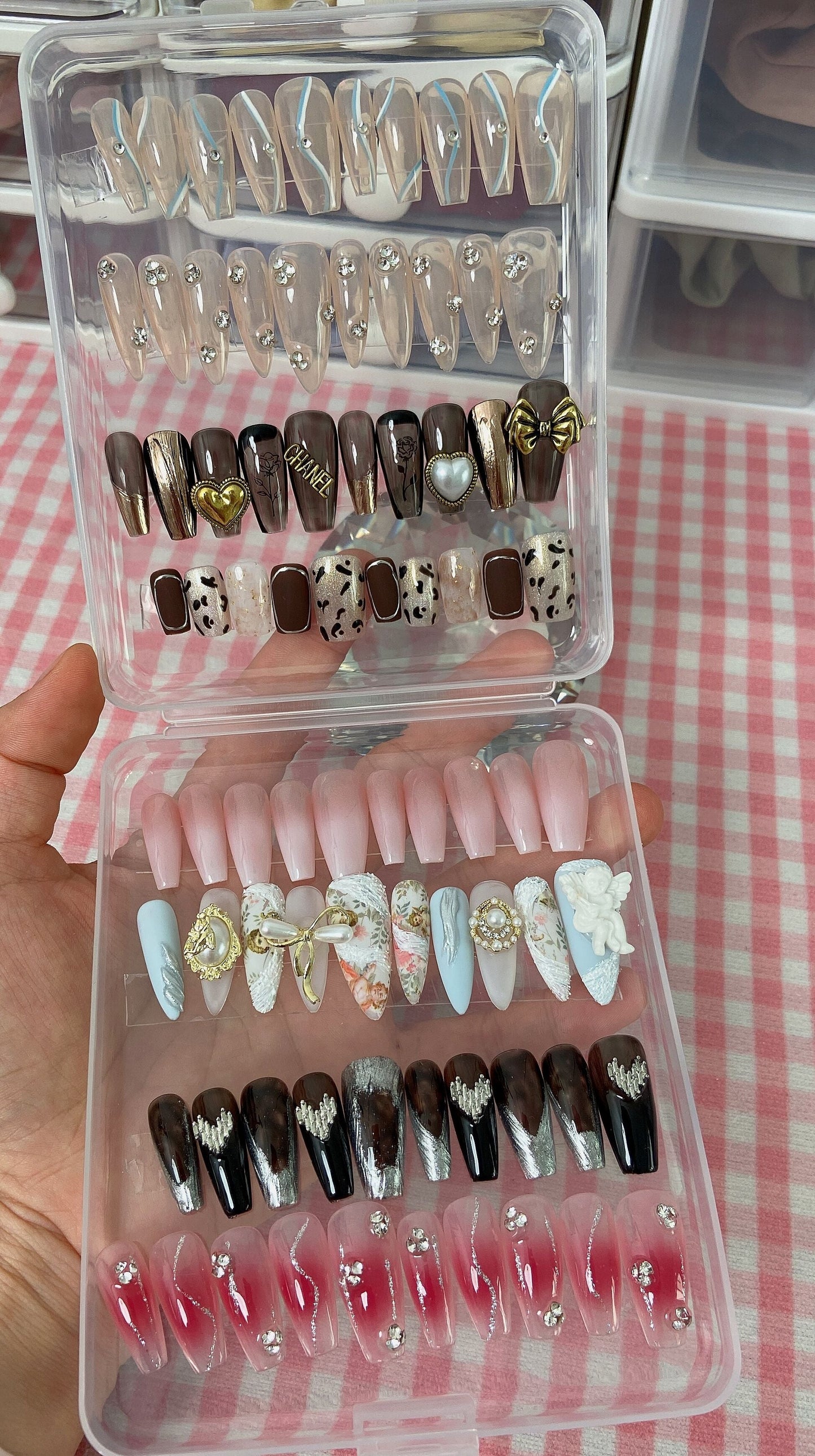 Potable Nail storage box for 8 pairs of nails