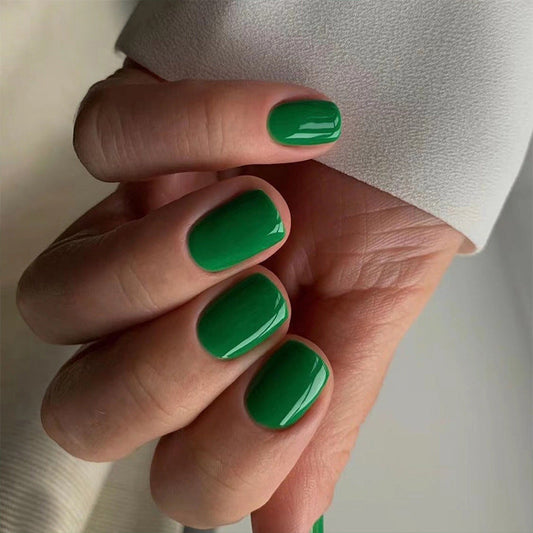 Glossy green short nail