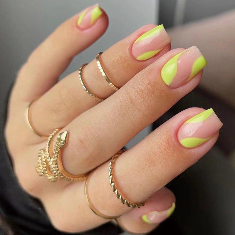 Yellow swirl short nail