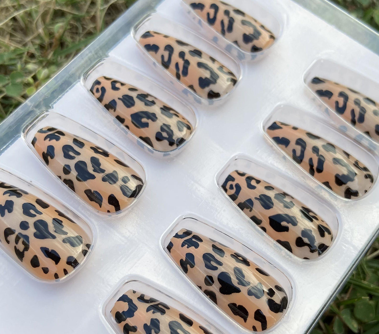 Y44 Glossy Leopard Coffin Nail